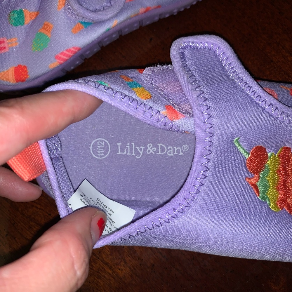 Brand New Girls Water Shoes - Picture 4 of 4